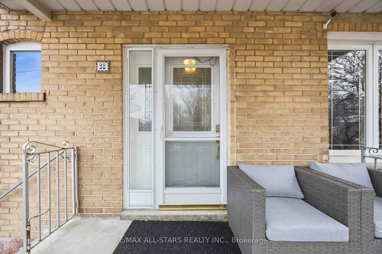 28, Hubert, Clairlea-Birchmount, Toronto