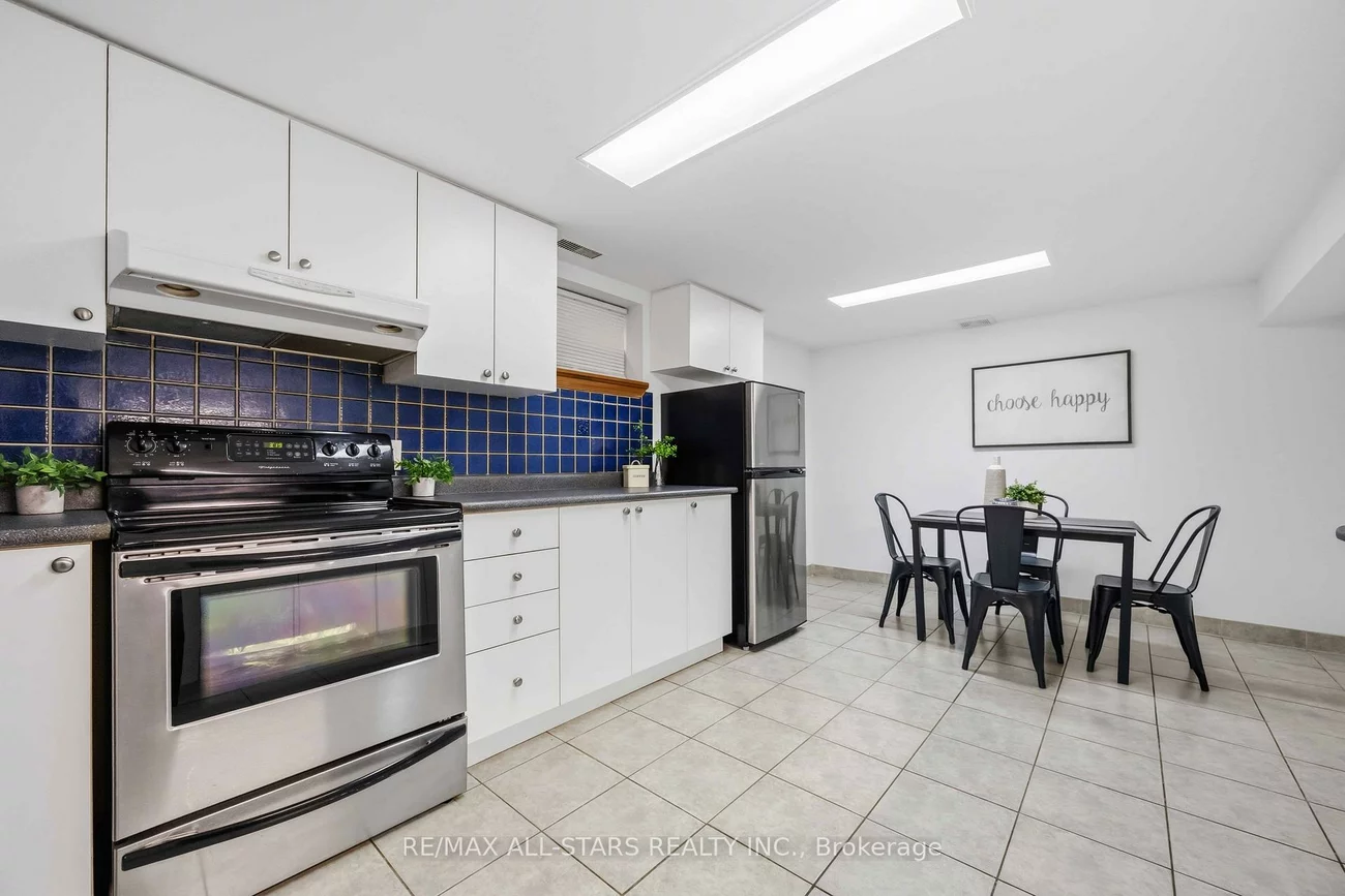 28, Hubert, Clairlea-Birchmount, Toronto