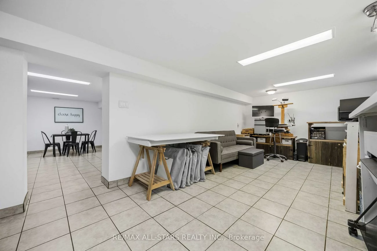 28, Hubert, Clairlea-Birchmount, Toronto