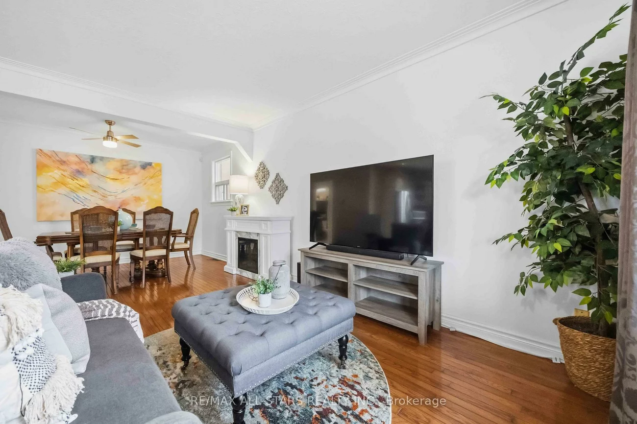 28, Hubert, Clairlea-Birchmount, Toronto