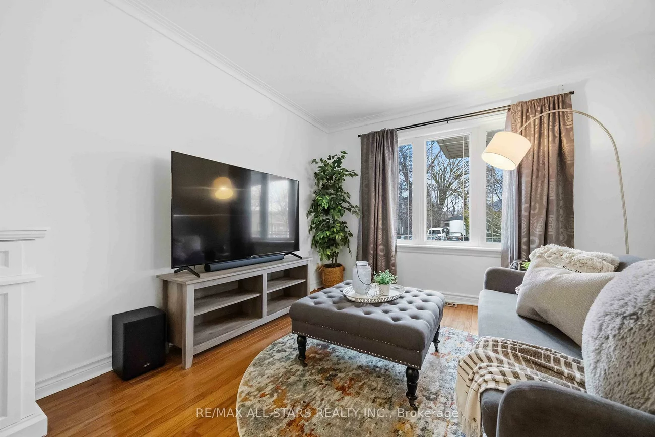 28, Hubert, Clairlea-Birchmount, Toronto