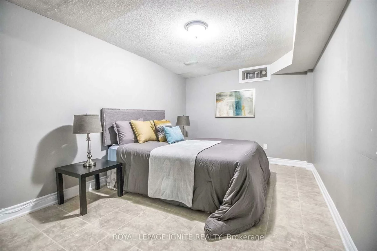 11, Carisbrooke, Malvern, Toronto