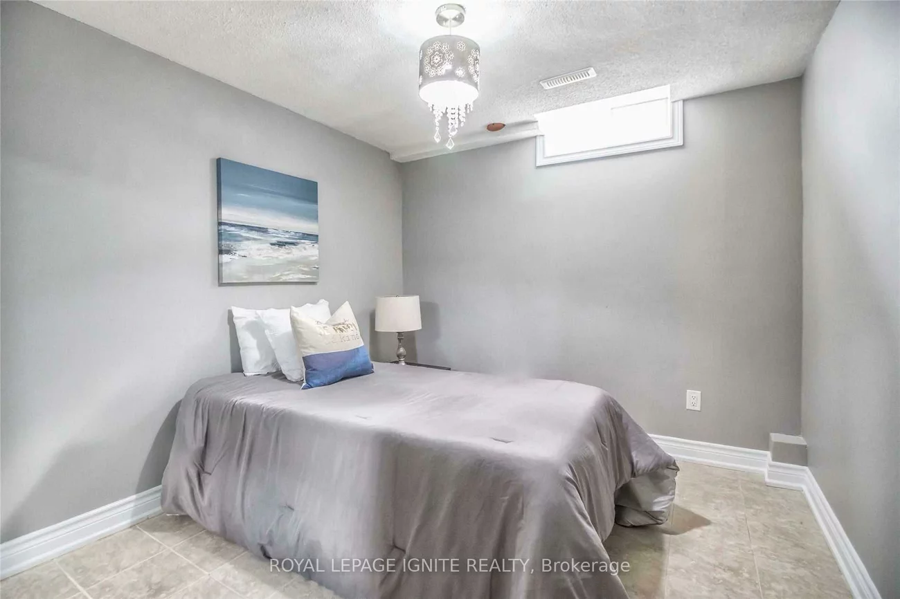 11, Carisbrooke, Malvern, Toronto