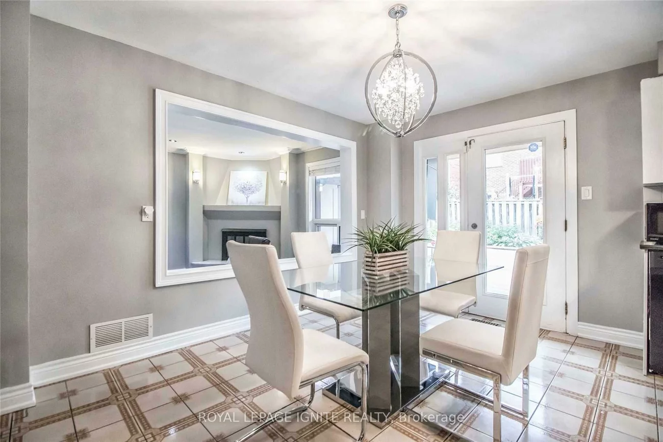 11, Carisbrooke, Malvern, Toronto