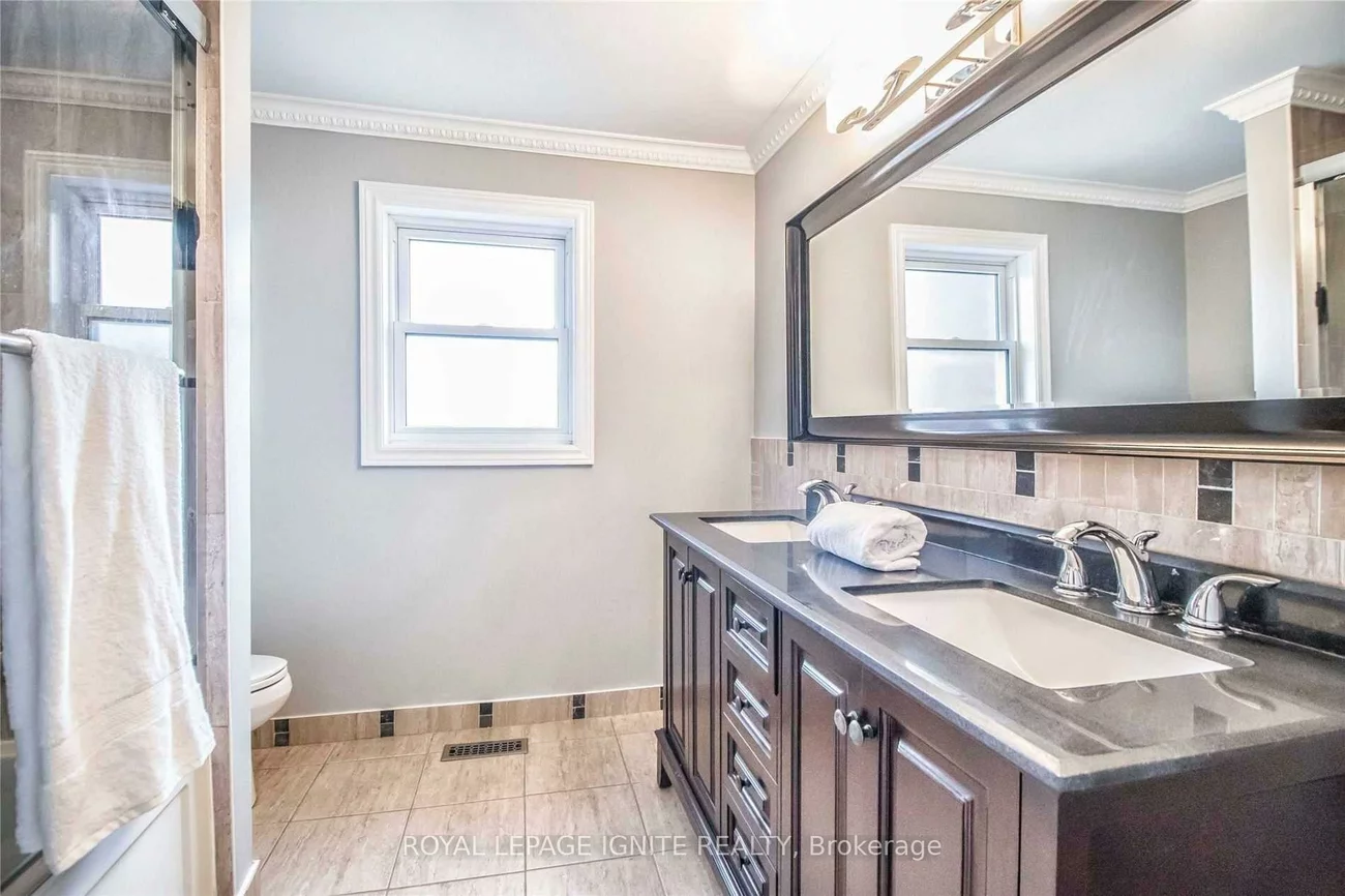 11, Carisbrooke, Malvern, Toronto