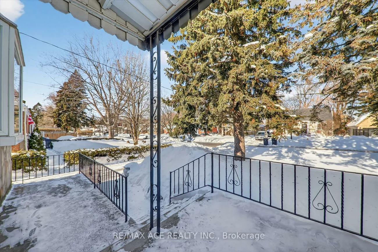 233, Oakridge, Cliffcrest, Toronto