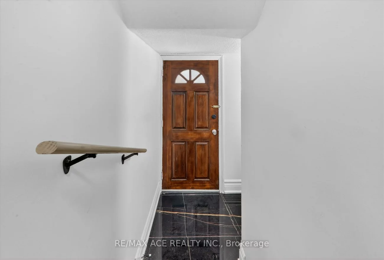 233, Oakridge, Cliffcrest, Toronto