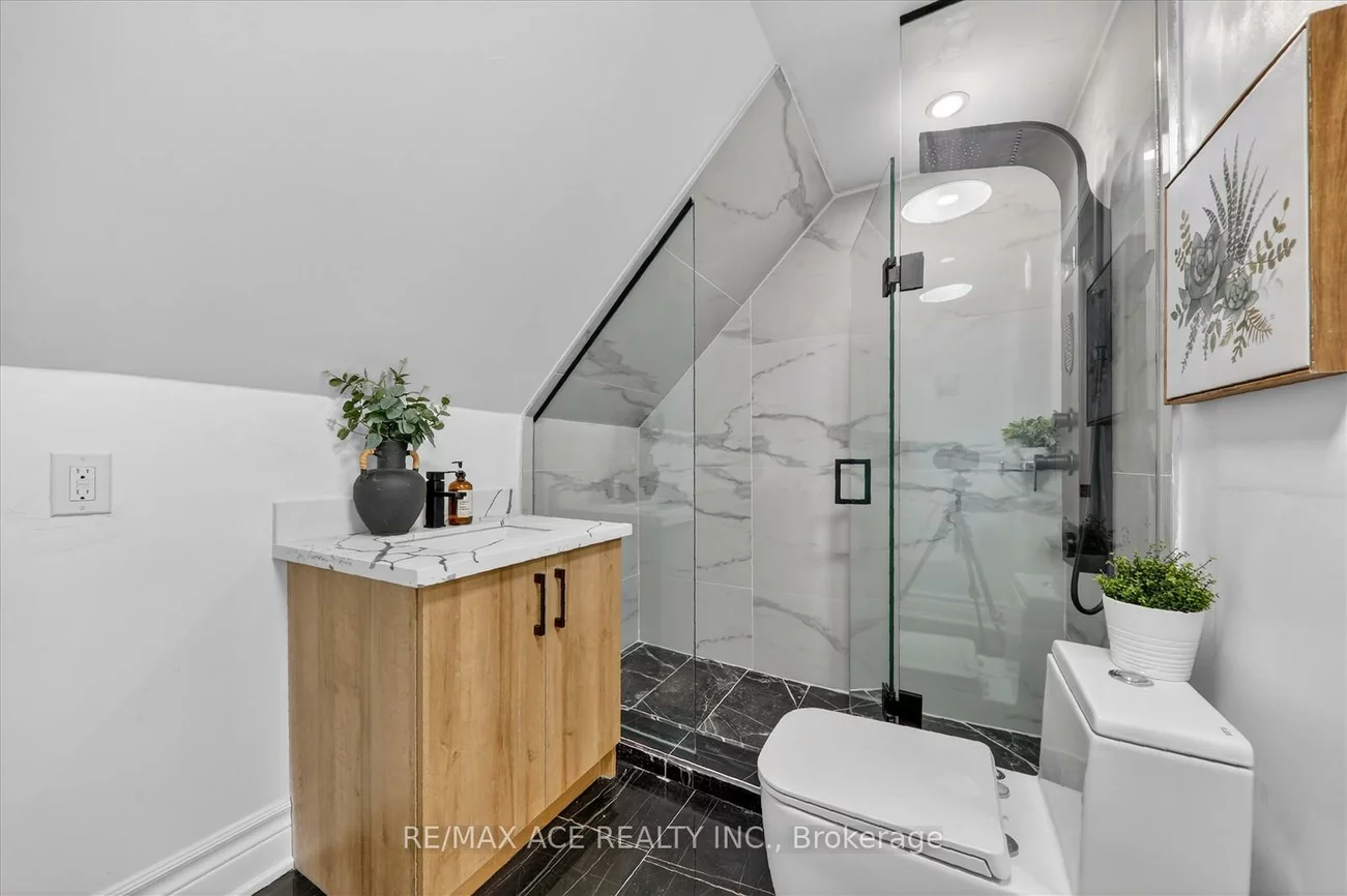 233, Oakridge, Cliffcrest, Toronto