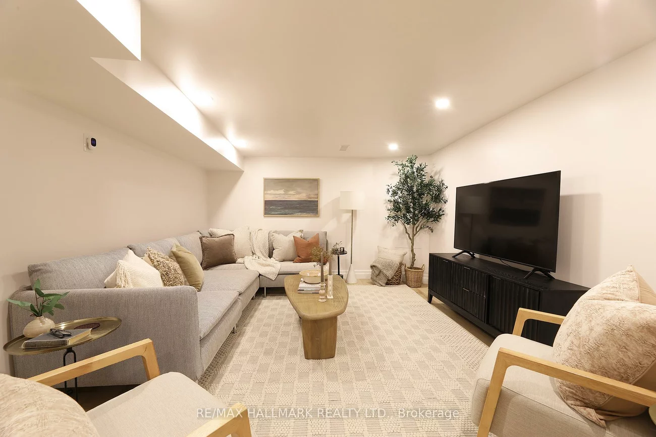 53, Craven, Greenwood-Coxwell, Toronto