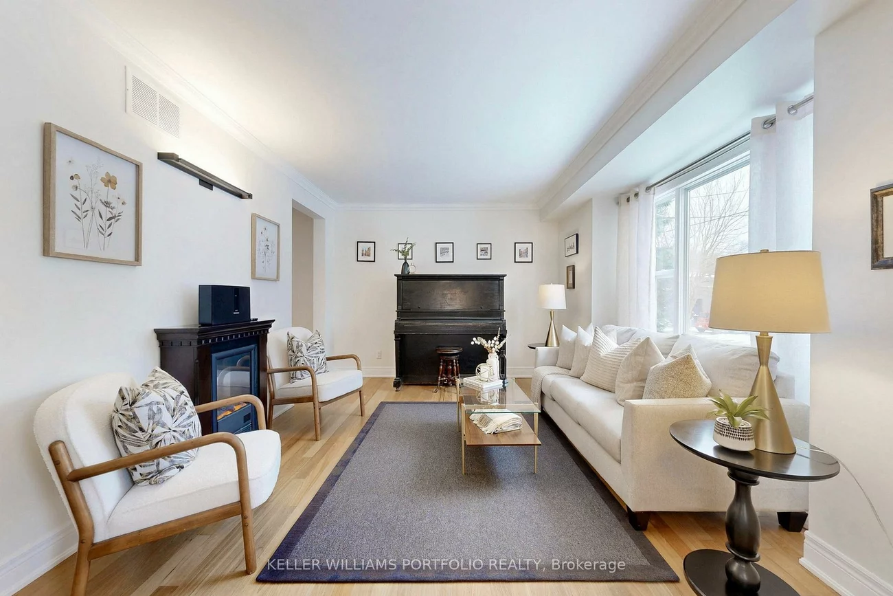 49, Dolphin, Clairlea-Birchmount, Toronto