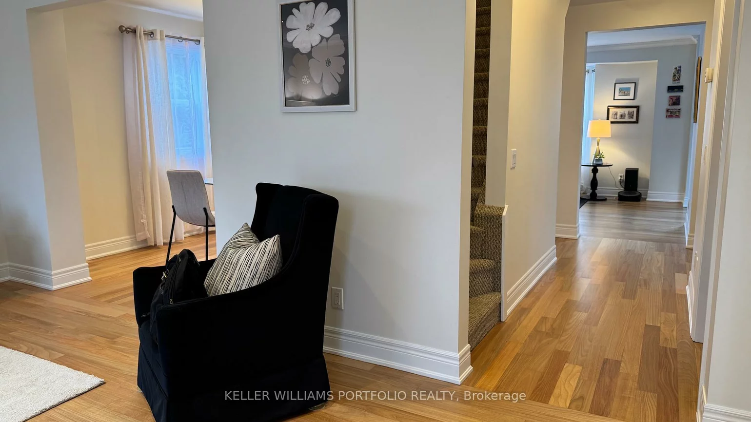 49, Dolphin, Clairlea-Birchmount, Toronto