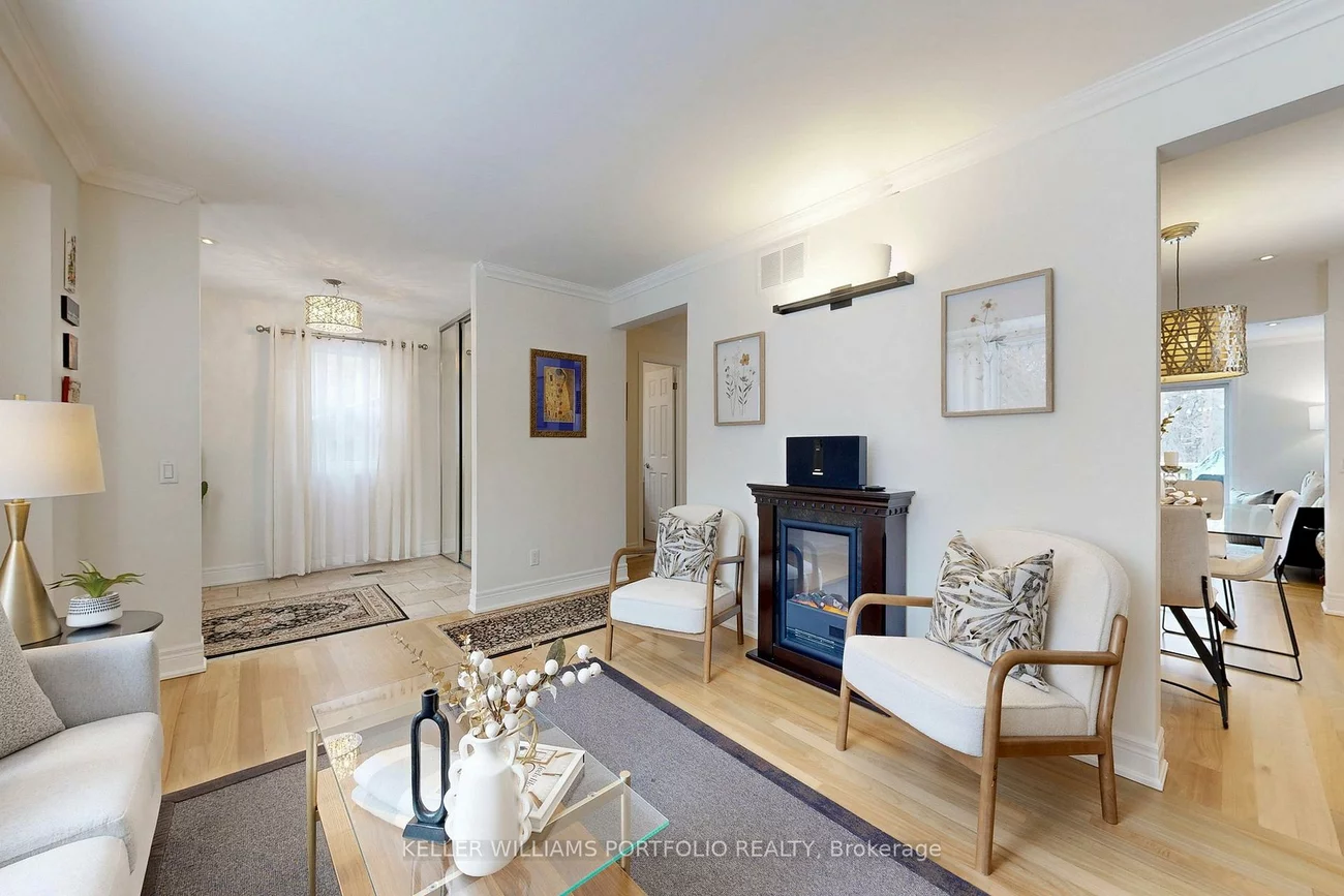 49, Dolphin, Clairlea-Birchmount, Toronto