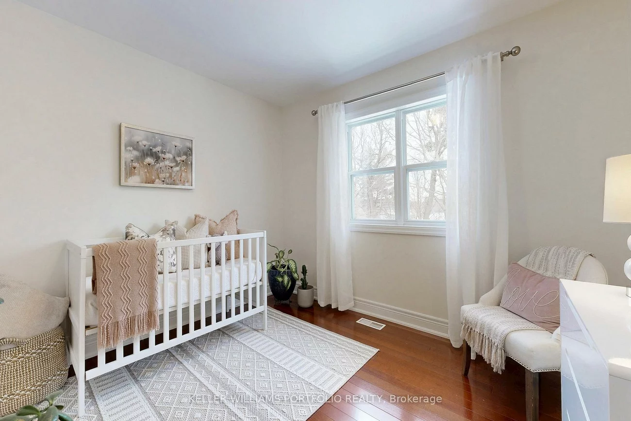 49, Dolphin, Clairlea-Birchmount, Toronto