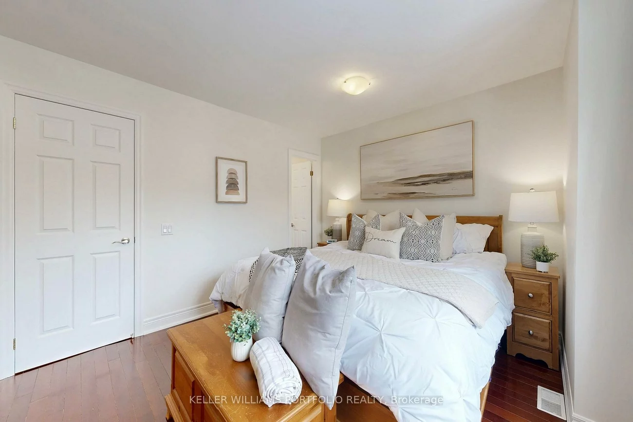 49, Dolphin, Clairlea-Birchmount, Toronto