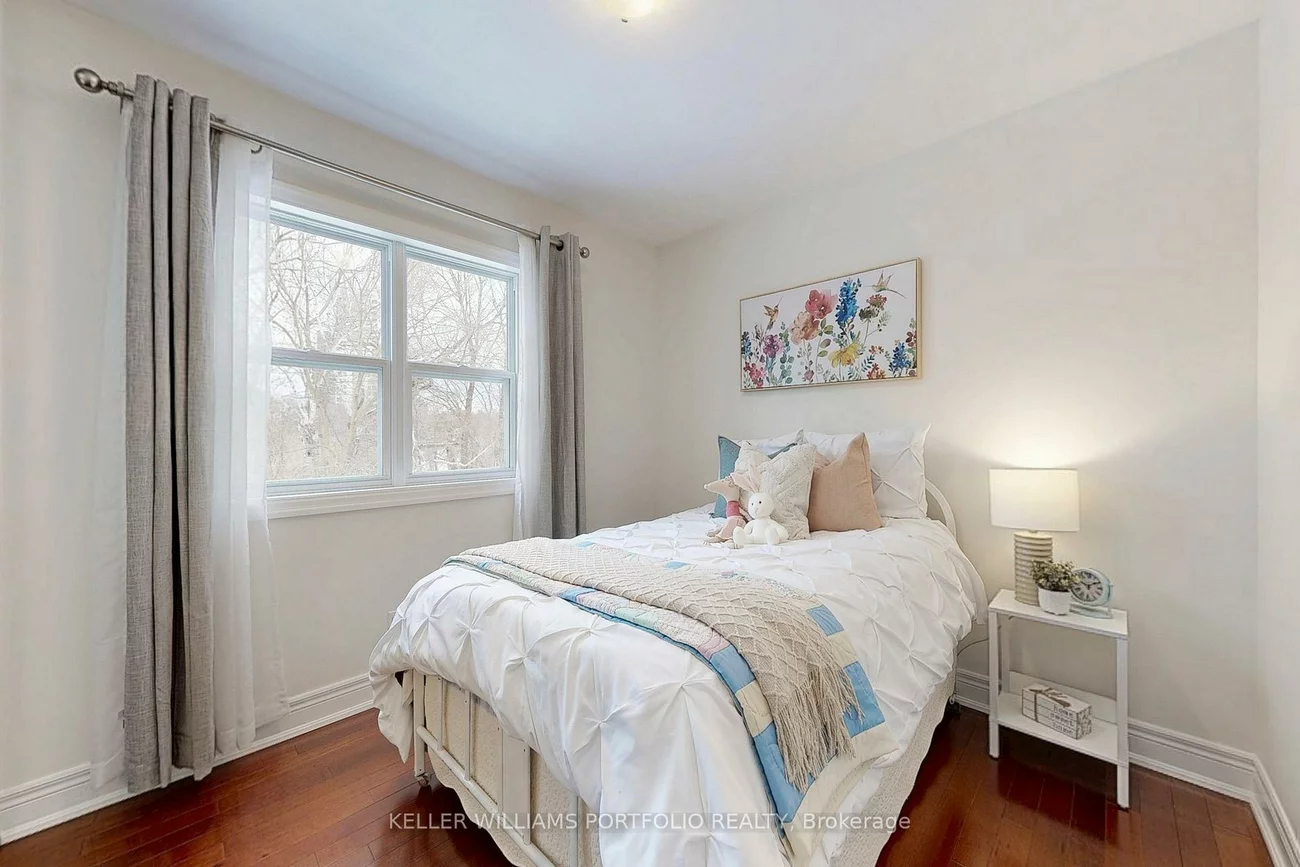 49, Dolphin, Clairlea-Birchmount, Toronto