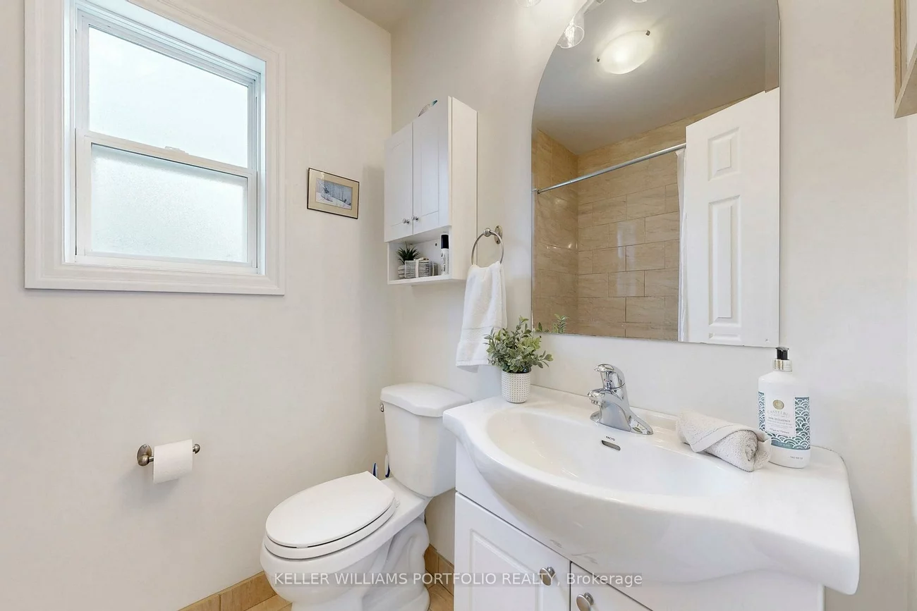 49, Dolphin, Clairlea-Birchmount, Toronto