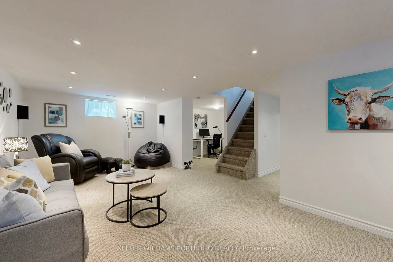 49, Dolphin, Clairlea-Birchmount, Toronto