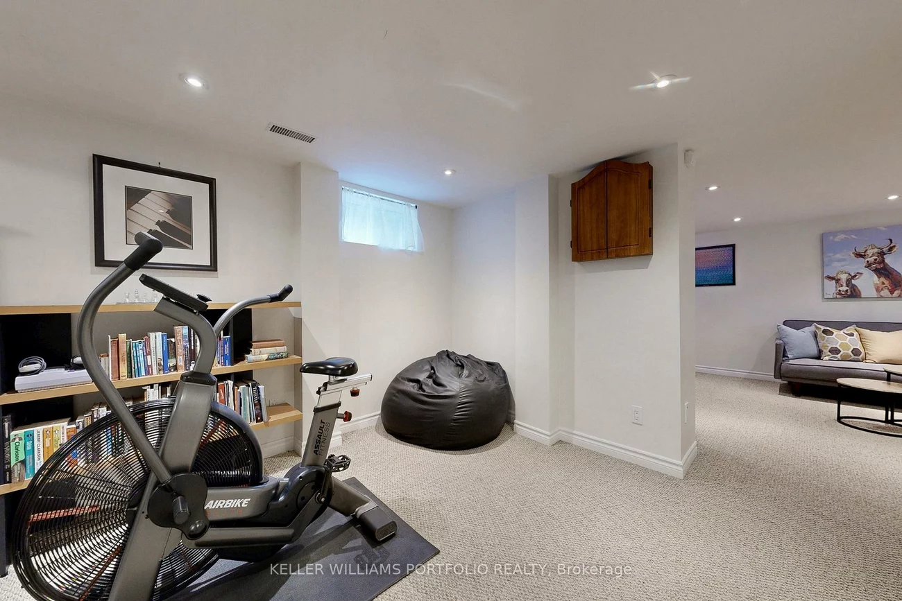 49, Dolphin, Clairlea-Birchmount, Toronto