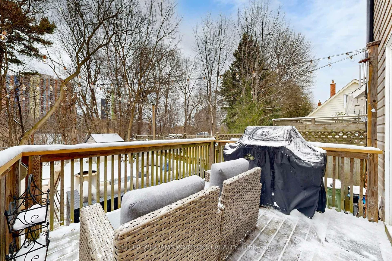 49, Dolphin, Clairlea-Birchmount, Toronto