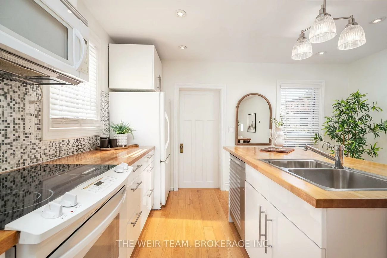 10, Eldon, Crescent Town, Toronto