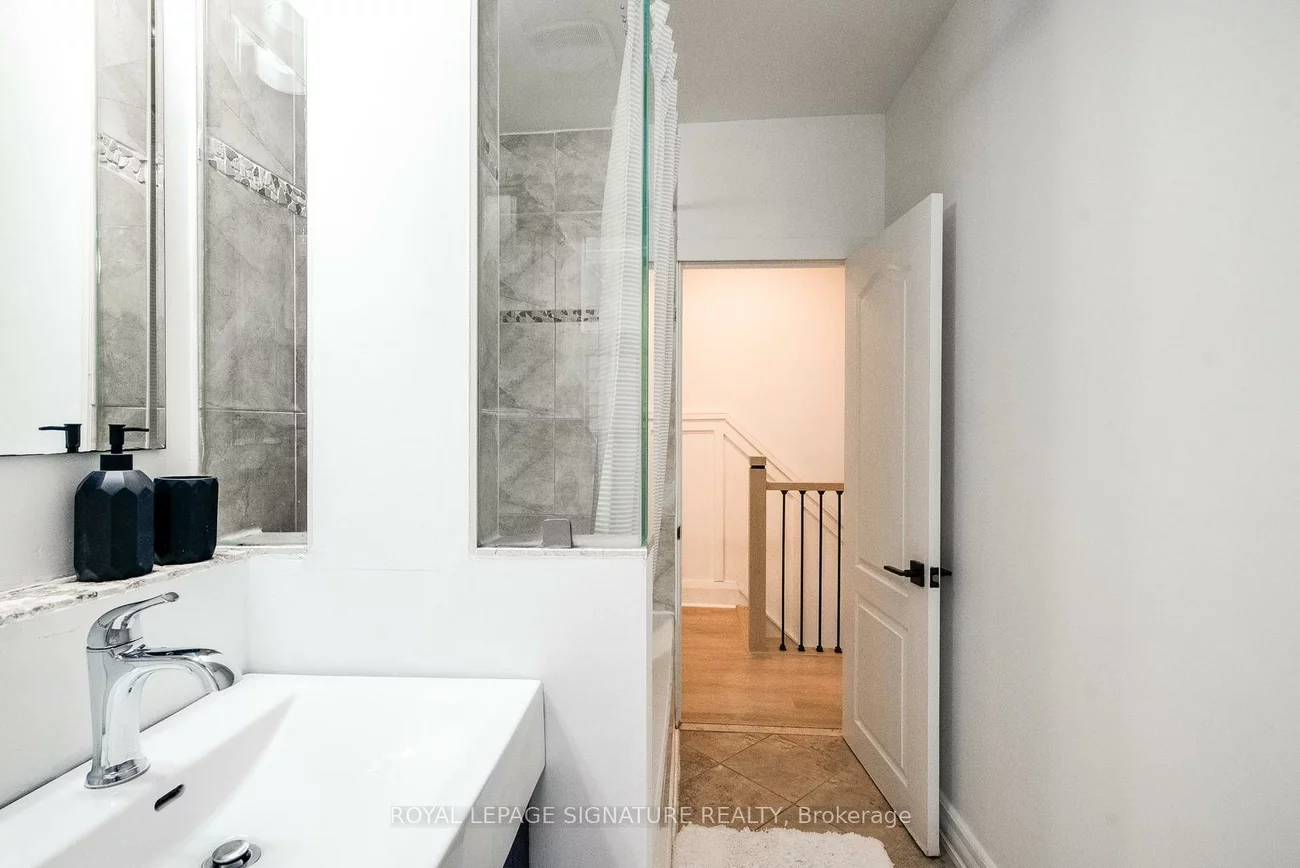 216, Parkmount, Greenwood-Coxwell, Toronto