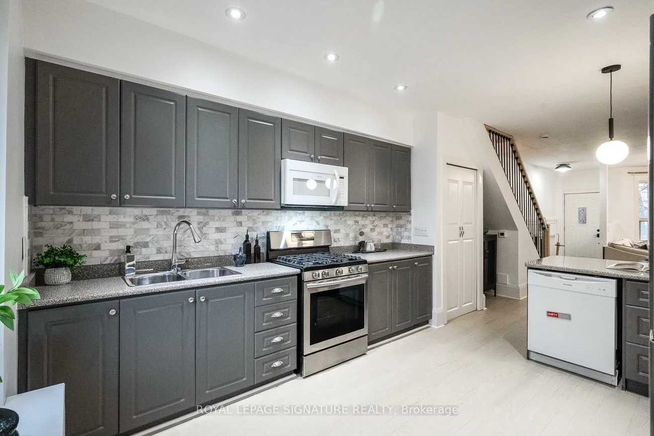 216, Parkmount, Greenwood-Coxwell, Toronto