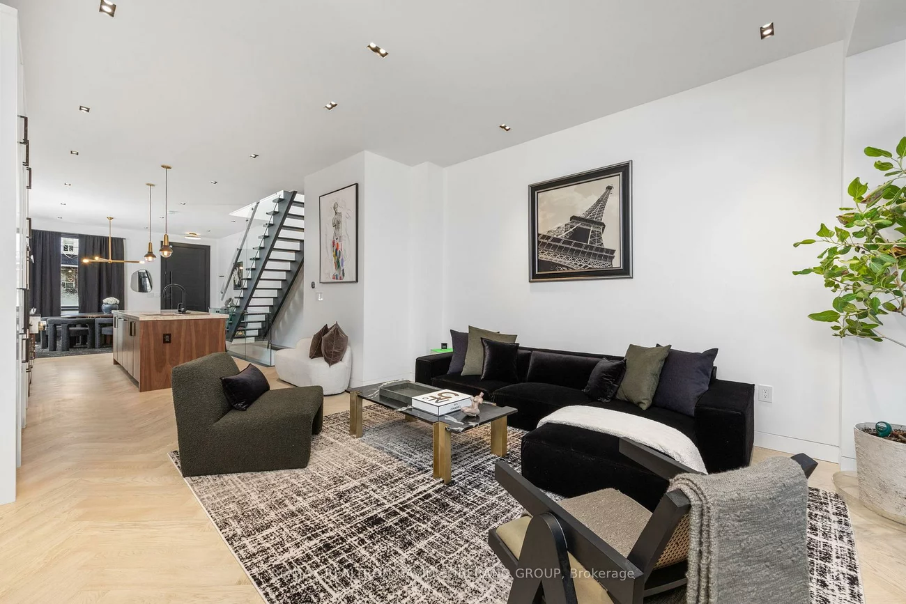 90, East Lynn, Woodbine Corridor, Toronto