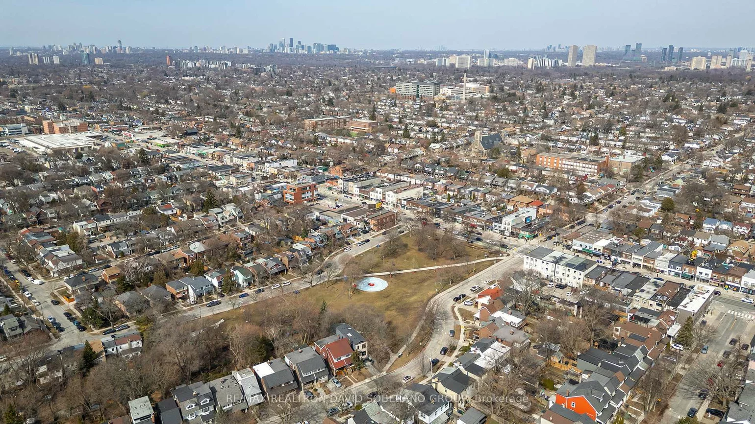 90, East Lynn, Woodbine Corridor, Toronto