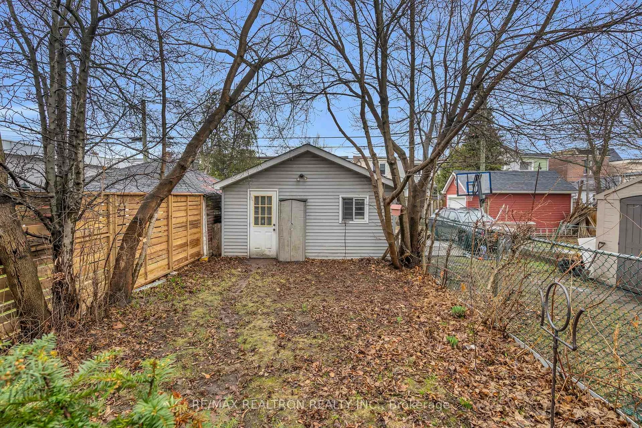 17, Baltic, Danforth, Toronto