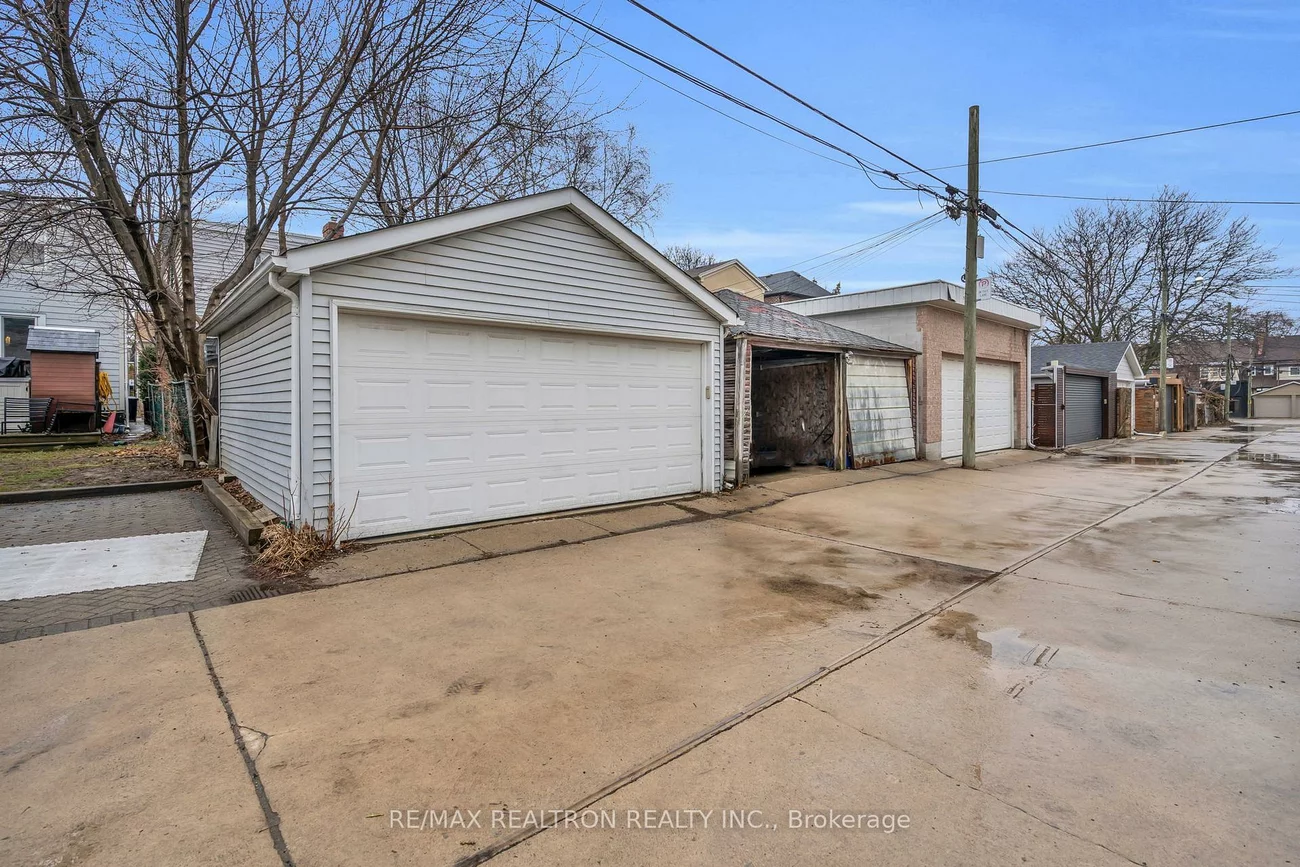 17, Baltic, Danforth, Toronto