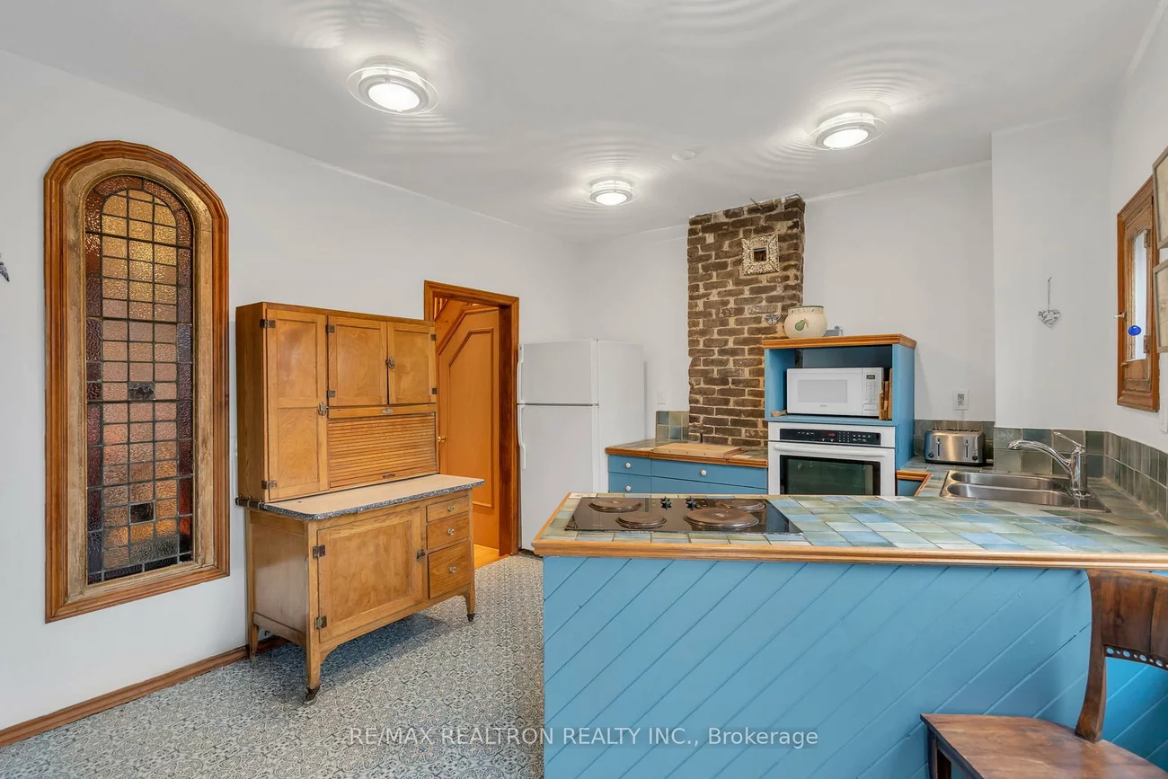 17, Baltic, Danforth, Toronto