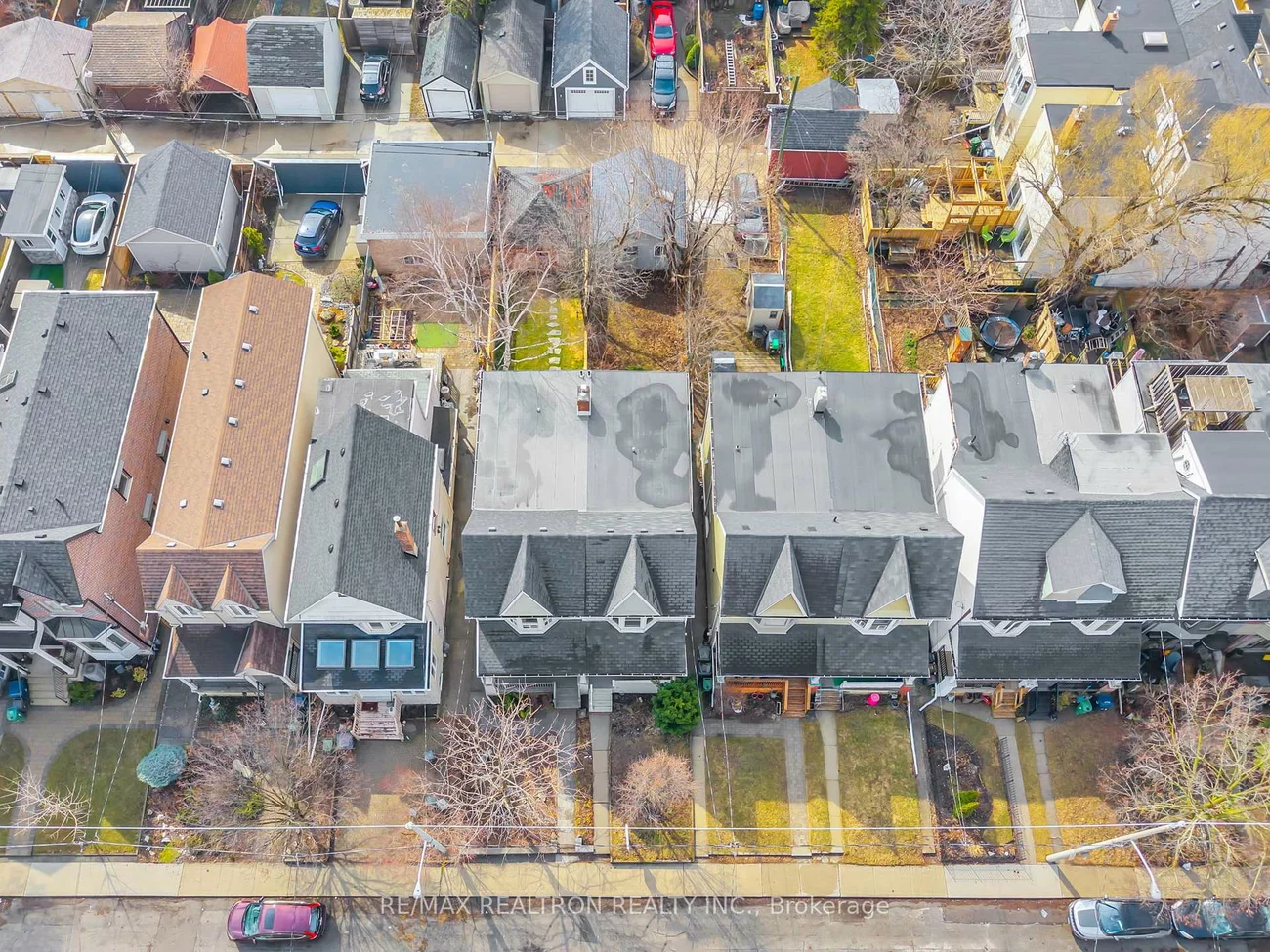 17, Baltic, Danforth, Toronto