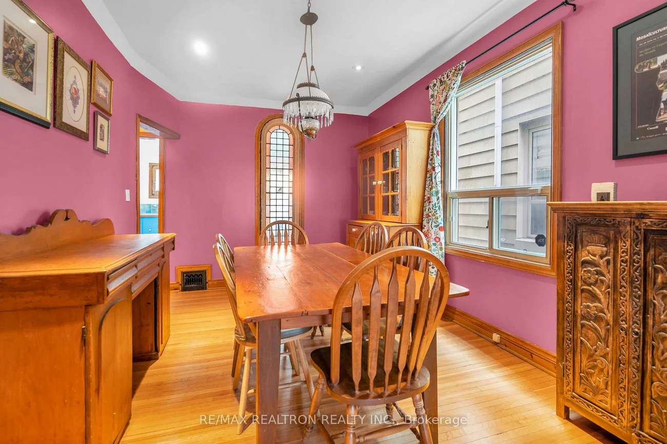 17, Baltic, Danforth, Toronto