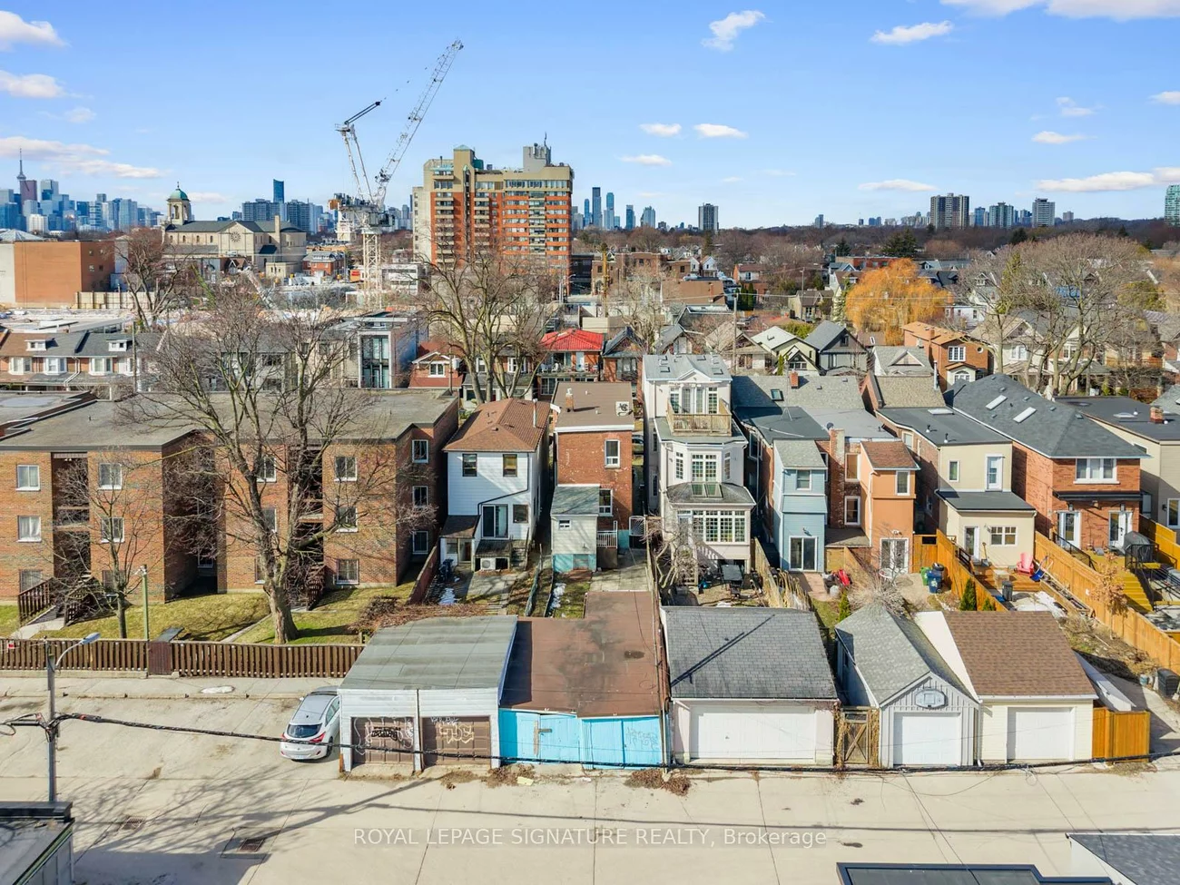 45, Eaton, Danforth, Toronto