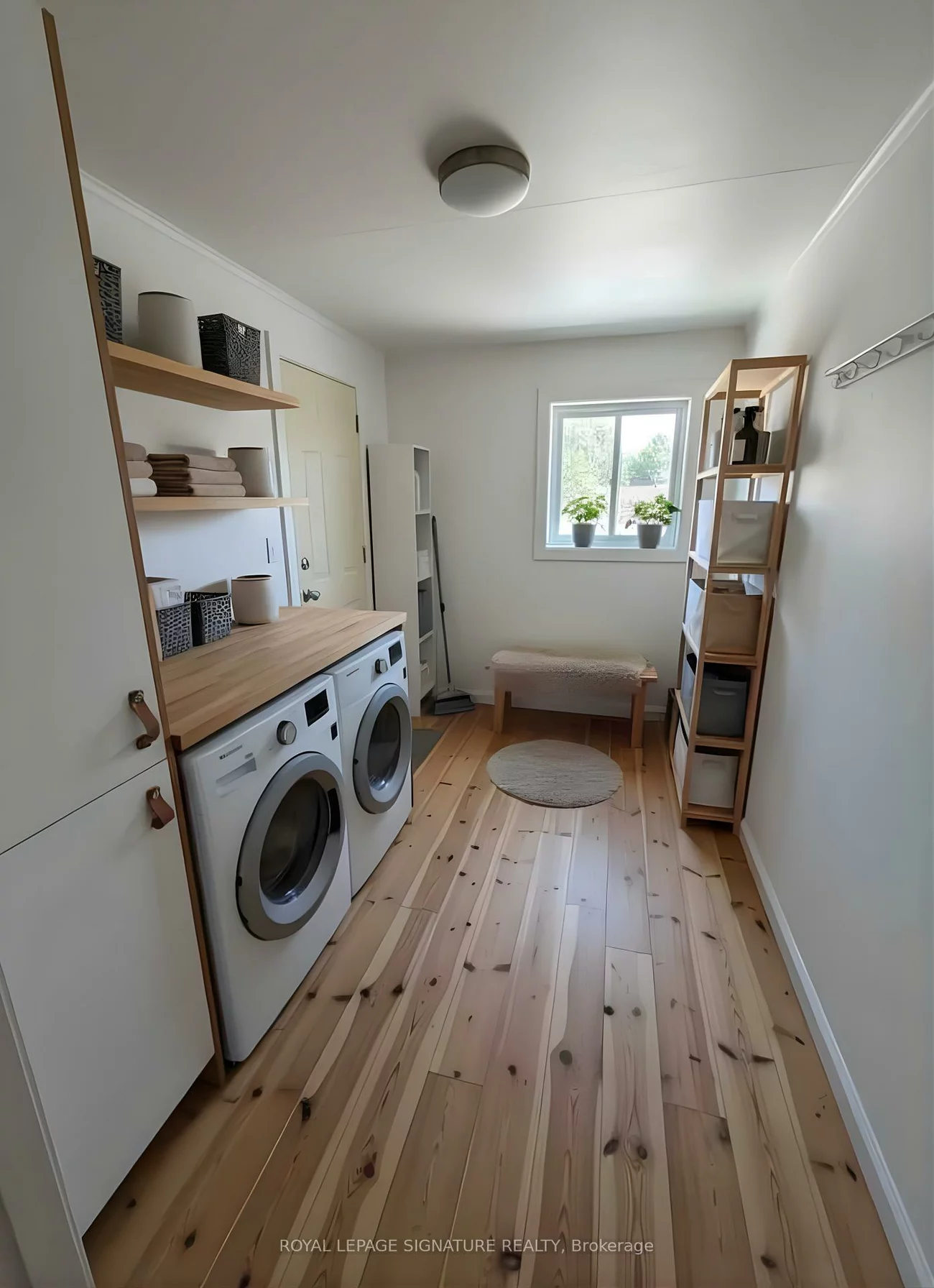 45, Eaton, Danforth, Toronto