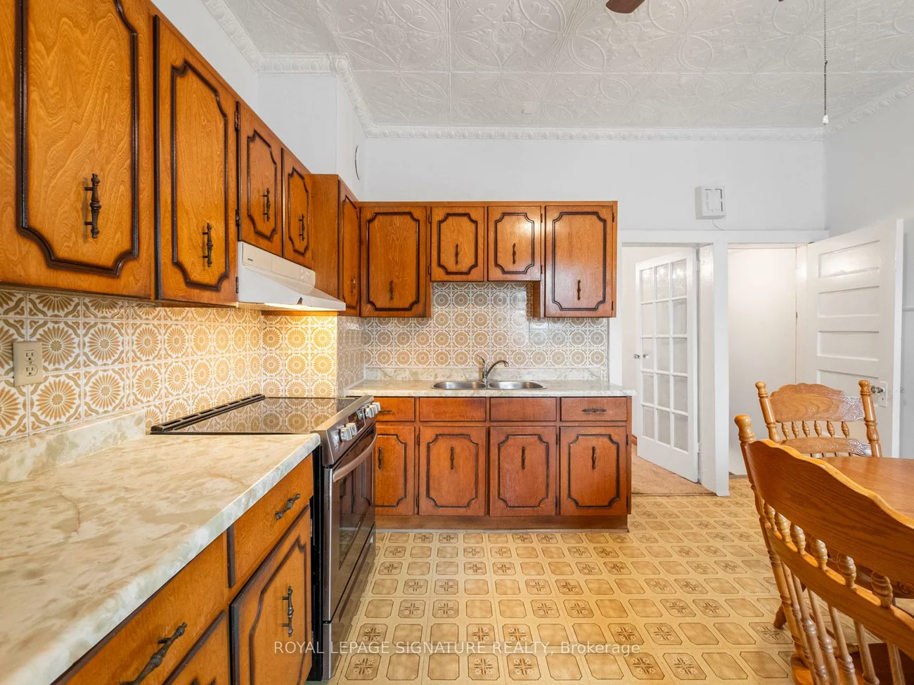 45, Eaton, Danforth, Toronto