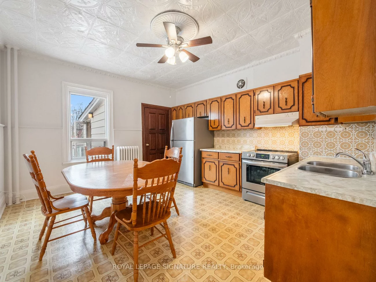 45, Eaton, Danforth, Toronto