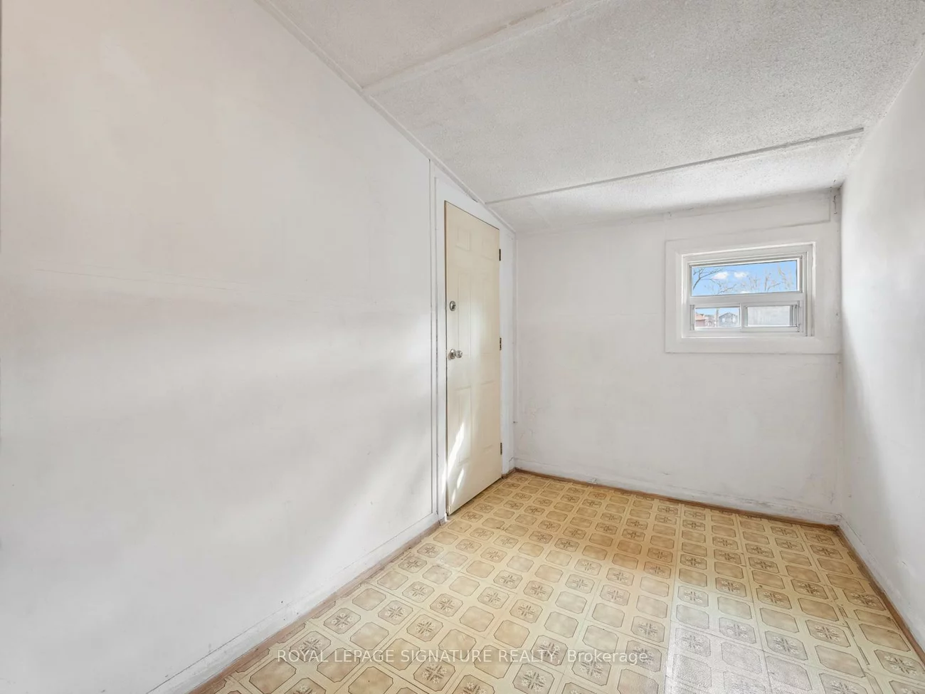 45, Eaton, Danforth, Toronto