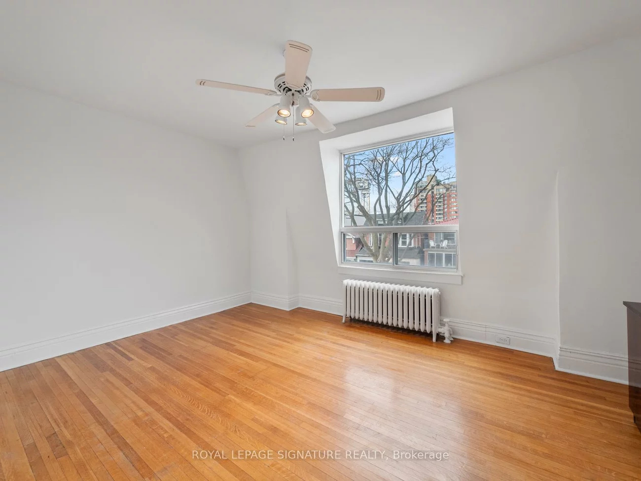 45, Eaton, Danforth, Toronto