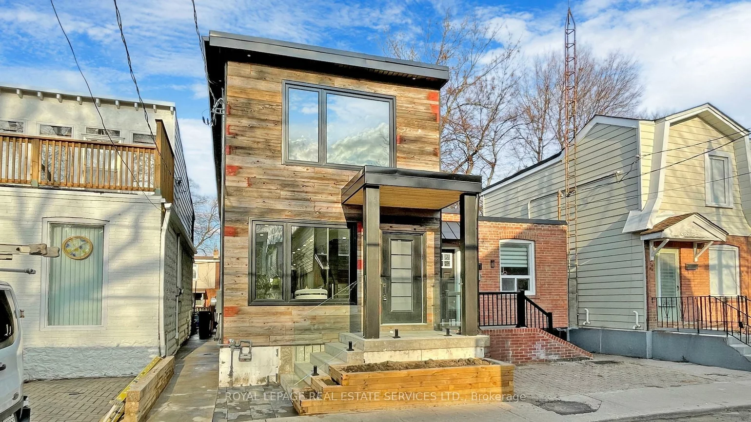 1073, Craven, Greenwood-Coxwell, Toronto