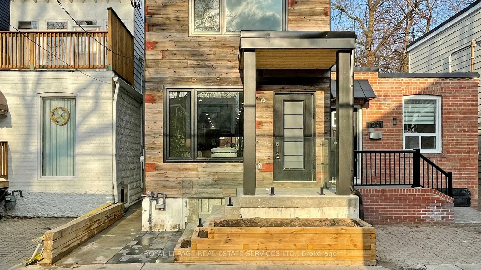 1073, Craven, Greenwood-Coxwell, Toronto