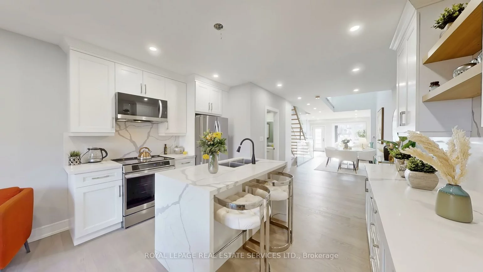 1073, Craven, Greenwood-Coxwell, Toronto