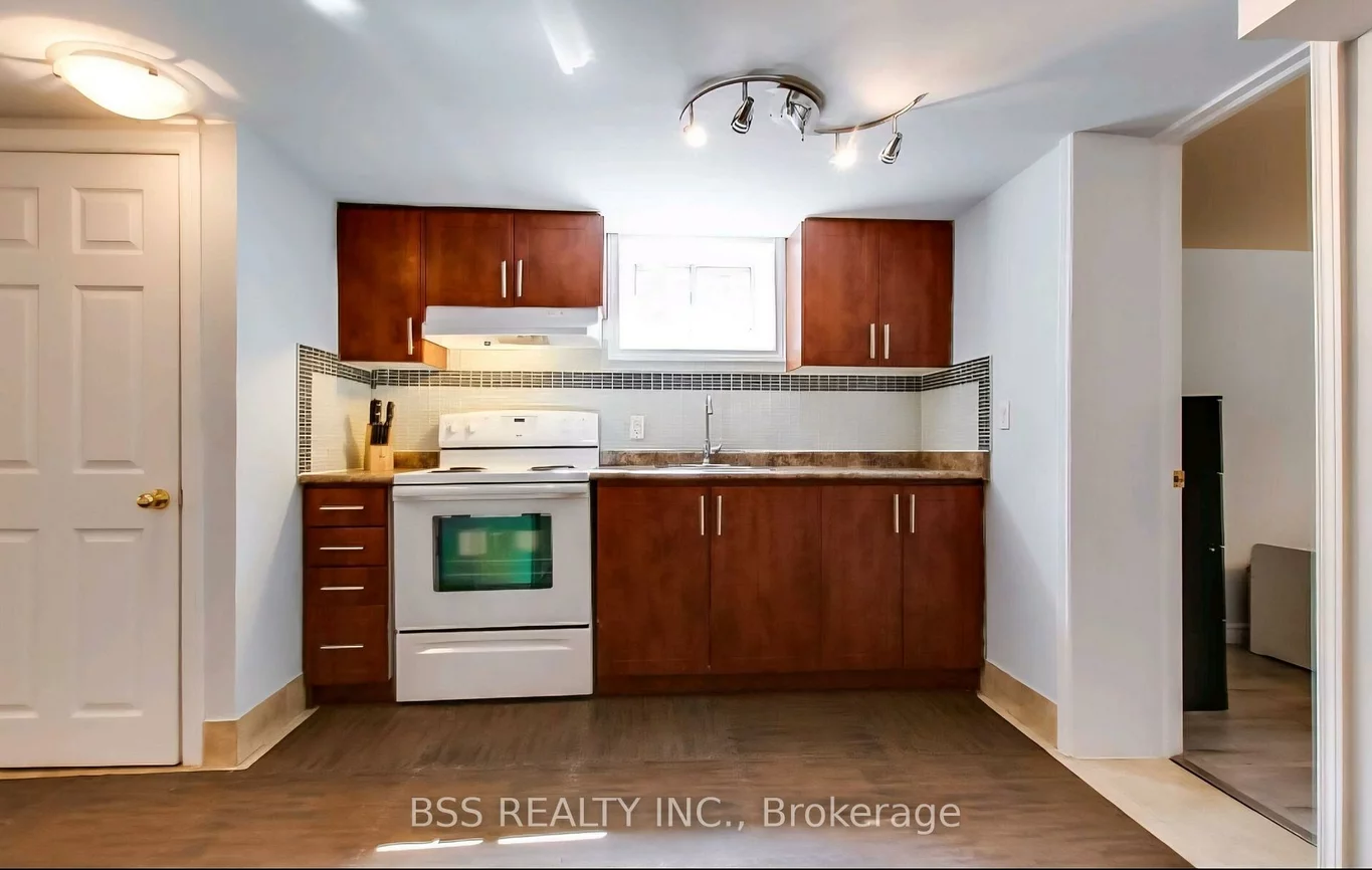 464, Warden, Oakridge, Toronto