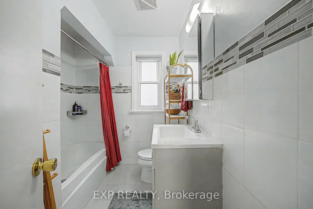 43, Yorkshire, Ionview, Toronto