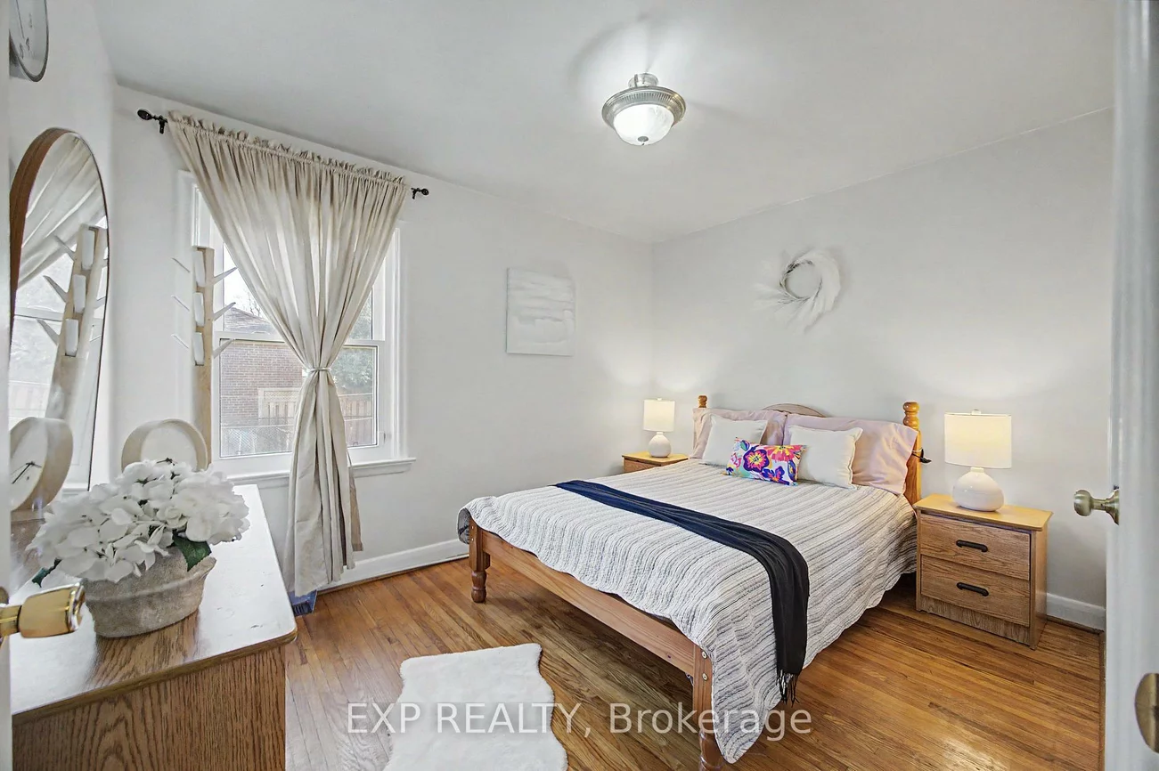 43, Yorkshire, Ionview, Toronto