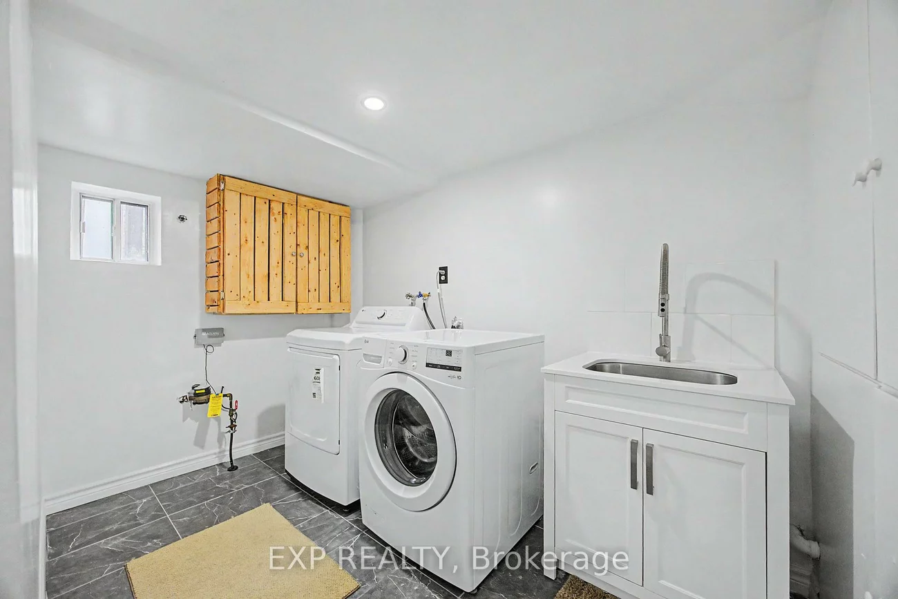 43, Yorkshire, Ionview, Toronto