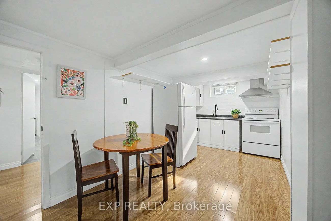 43, Yorkshire, Ionview, Toronto