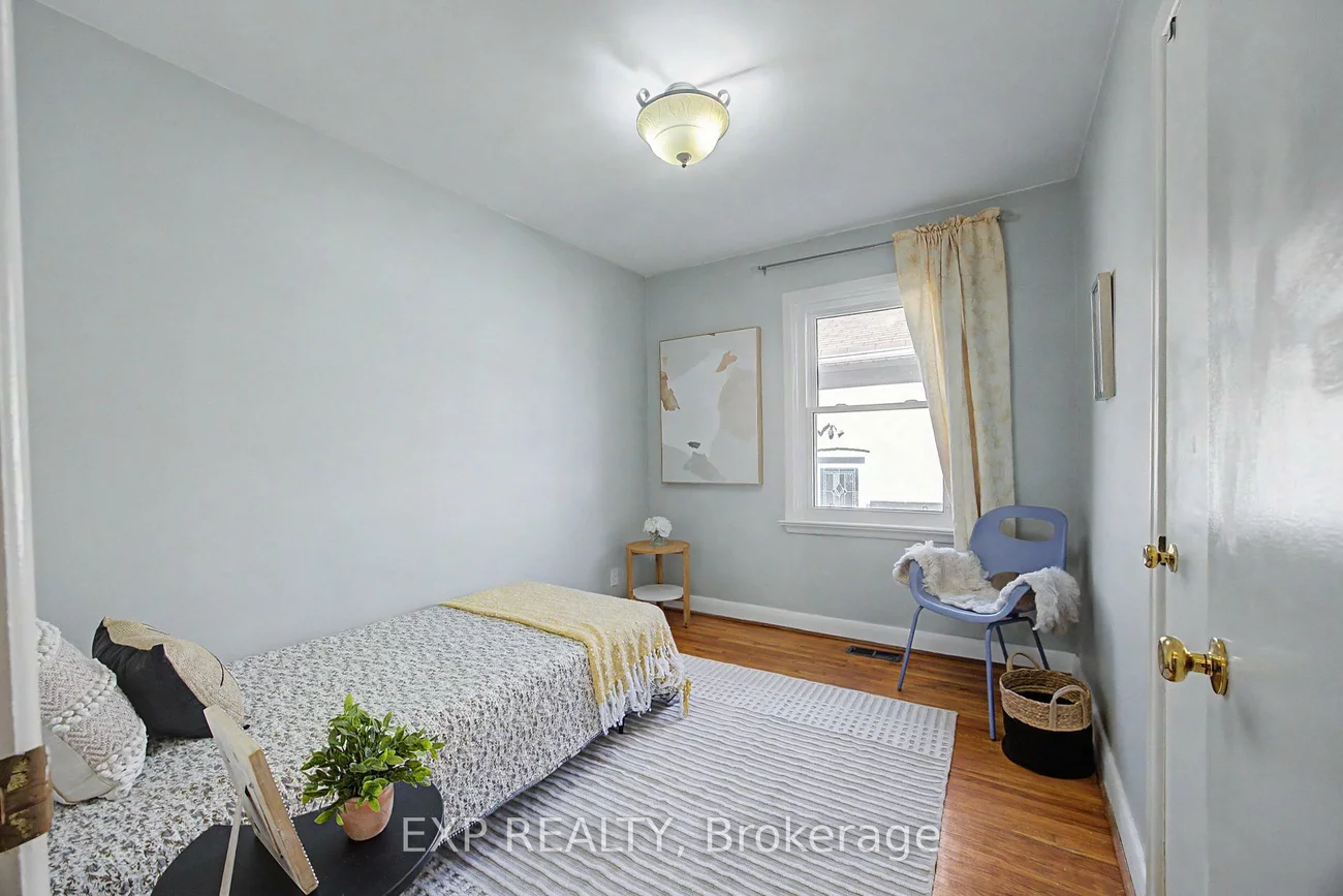 43, Yorkshire, Ionview, Toronto