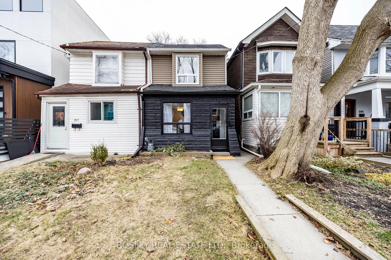 195, Rhodes, Greenwood-Coxwell, Toronto