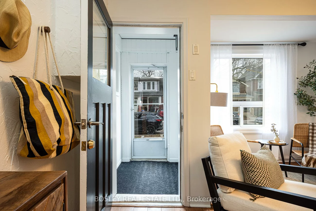 195, Rhodes, Greenwood-Coxwell, Toronto